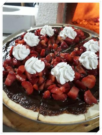 Pizza Morangos com chantilly